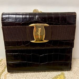 SALVATORE FERRAGAMO Crocodile Brown Embossed Leather Vara Bow French Wallet